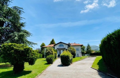 Vernejo Chalet De Esquí | María Bonita Chalet. Alquiler íntegro con piscina privada, barbacoa y jardín