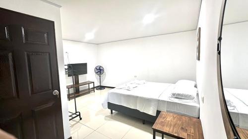 Villa Bonita Apartamento | Marianas Apartments 5MIN SJO AIRPORT