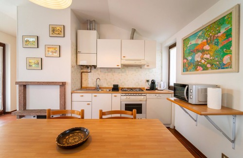 Civenna Apartamento | Marigold Apartment by Wonderful Italy