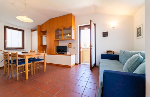 Civenna Apartamento | Marigold Apartment by Wonderful Italy