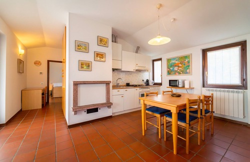 Civenna Apartamento | Marigold Apartment by Wonderful Italy