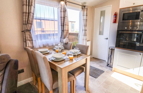Runswick Bay Cabaña | Marigold Lodge