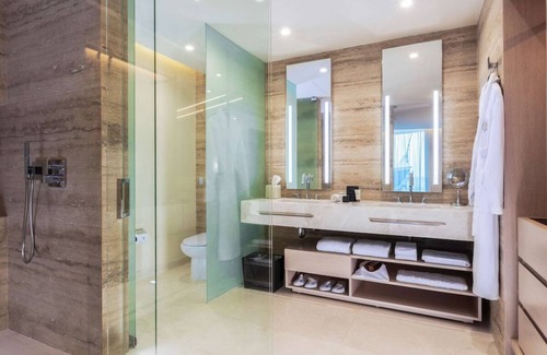Downtown Cancun Hotel | Marina Access + Spa & Swimming Pool | Steps to Puerto Cancun Shops