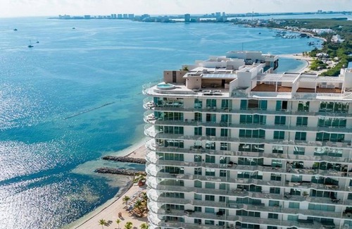 Downtown Cancun Hotel | Marina Access + Spa & Swimming Pool | Steps to Puerto Cancun Shops