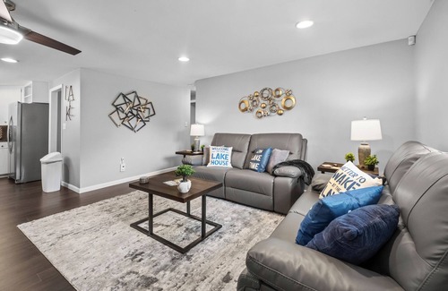 Grove Casa | Marina Breeze: Lake View> Central To Grove & Grand