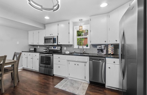 Grove Casa | Marina Breeze: Lake View> Central To Grove & Grand
