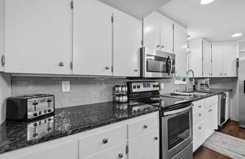 Grove Casa | Marina Breeze: Lake View> Central To Grove & Grand