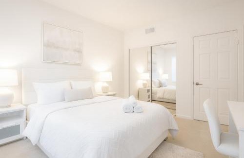 Marina del Rey Apartamento | Marina Del Rey View 2BR in MDR - Pool, Jacuzzi, Gym