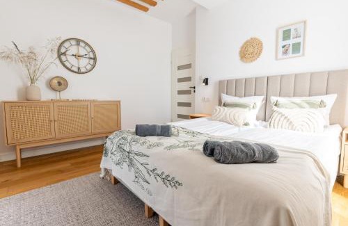 Ilawa Apartamento | Marina Deluxe - największy apartament na Marinie plus garaż, klima, widok na jezioro, winda, 2 balkony