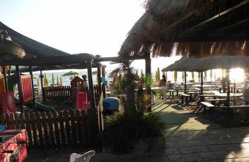 Cerenova Villa | Marina Di Cerveteri: Cabaña por el mar: Marina di Cerveteri Cerenova