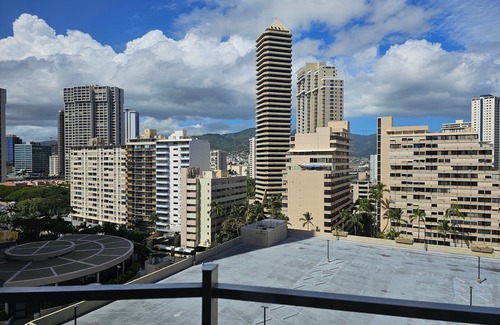 Waikiki Condominio | Marina Hawaii Vacations - ¡La mejor ubicación en Waikiki! Amplio estudio, cocina completa!