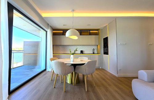 Ostroda Apartamento | Marina Ostróda IV - super widok na jezioro, 10 m do wody, taras i balkon, winda, klima, garaż