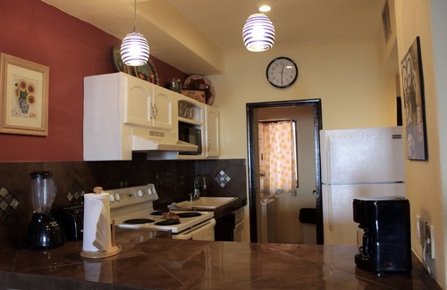 Bella Vista Condominio | CONDO FRENTE AL MAR, CERCA DE COMPRAS Y RESTAURANTES, MARINA PINACATE 306