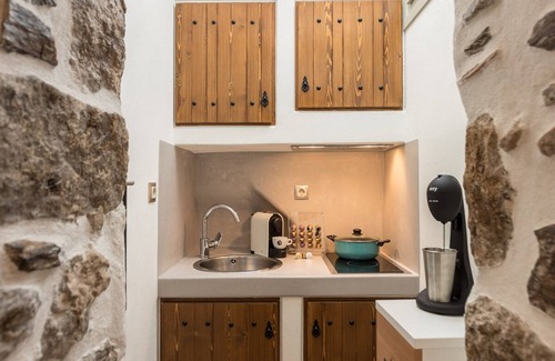 Koronos Casa | Marina's traditional stone house