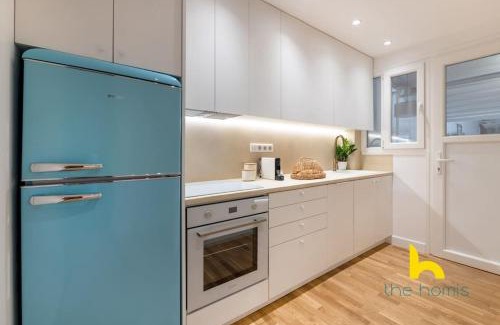Pasalimani Apartamento | Marina View Haven - King Beds and Cosy Fireplace