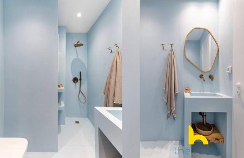 Pasalimani Apartamento | Marina View Haven - King Beds and Cosy Fireplace