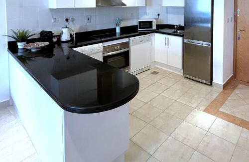 Dubai Marina Apartamento | Marina view with Pool, Gym, Tennis Court, 5 mins to Beach