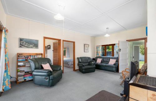 Motuoapa Casa | Marina Views - Motuoapa Bach