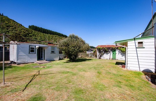Motuoapa Casa | Marina Views - Motuoapa Bach