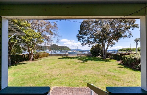 Motuoapa Casa | Marina Views - Motuoapa Bach