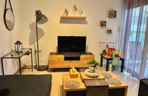 Piraeus Apartamento | Marina Zeas Spacious Two Bedroom Apartment