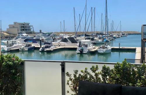 Mindarie Apartamento | Mariner's Cove ~ Luxe Waterfront Apartment