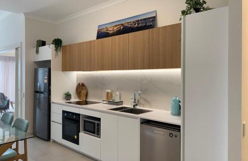Mindarie Apartamento | Mariner's Cove ~ Luxe Waterfront Apartment