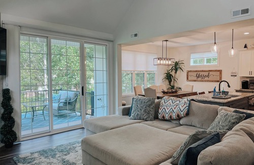 Huddleston Casa | Mariners Cottage Lake Retreat - Stunning Home in Mariners Landing Golf Resort