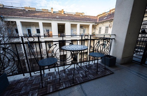 Felheviz Apartamento | Mark’s modern flat at Margaret Island