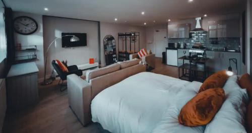 Northampton Apartamento | Market Utopia, King Deluxe & Mini Deluxe Town Centre Studios, Business and Leisure Stays