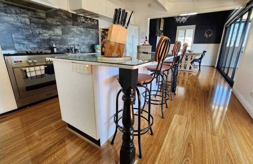 Stanthorpe Cabaña | Marlay View Cottage. Luxurious, modern, spacious.