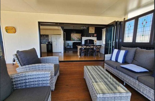 Stanthorpe Cabaña | Marlay View Cottage. Luxurious, modern, spacious.