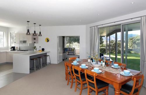 Renwick Casa | Marlborough Magic - Rapaura Holiday Home