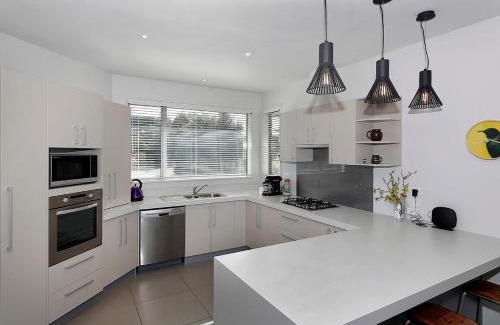 Renwick Casa | Marlborough Magic - Rapaura Holiday Home