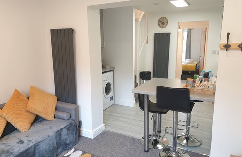 Marlow Casa | Marlow's Hidden Gem Emerald House Sleeps 6 Guests