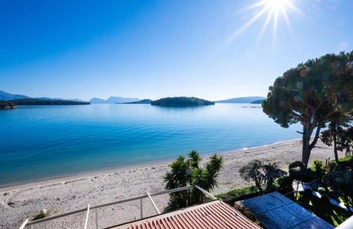 Perigiali Apartamento | Marmel seaside apartment-BRANDNEW Beachfront apartment in Nydri