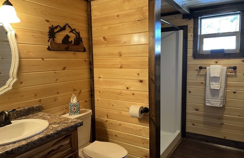 Coram Cabina | Marmot Cabin - Amish Cabin 5 Miles from Glacier