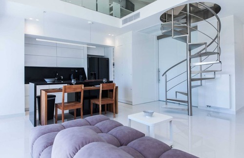 Amarousion Apartamento | Marousi 2 Bd Modern Luxury Living with Shared Pool