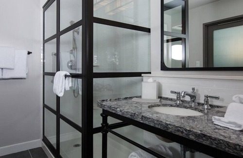 Civic Core Apartamento | Marriott Vac Club, 1 BR SUITE, Kitchenette, Sleeps 4, 25min walk Conv. Ctr.
