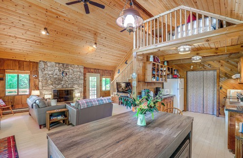 Wolf Laurel Cabina | Mars Hill Cabin w/ Pool Table ~ 2 Mi to Wolf Ridge