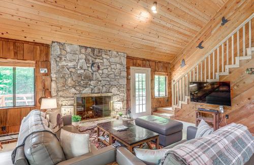 Wolf Laurel Casa | Mars Hill Cabin with Pool Table about 2 Mi to Wolf Ridge