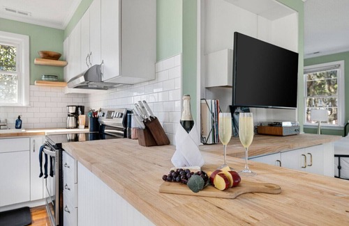 Charleston Cabaña | Marsh Front and only 5 mins to Downtown Charleston