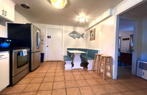 Folly Beach Cabaña | Marshfront Suite downstairs @ the Sea Pear Cottage — views + steps to the beach!