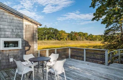 North Kingstown Casa | Marshland Cottage Walk to Wickford Village