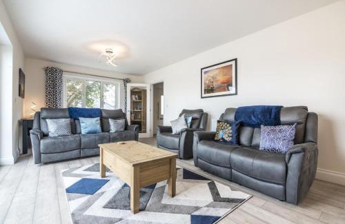 Pembroke Dock Casa | Martello View - 3 Bedroom Holiday Home - Llanreath