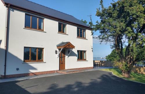 Pembroke Dock Casa | Martello View - 3 Bedroom Holiday Home - Llanreath