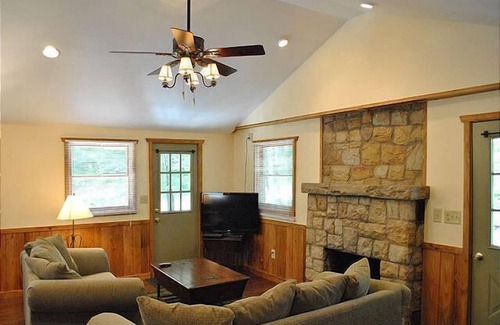 Ohiopyle Casa | ¡Retiro acogedor de Martha de OVR con 2 hogares, jacuzzi y piscina! Min a Ohiopyle!