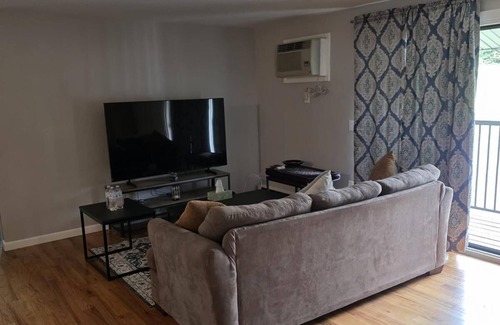 Galeville Apartamento | Marvelous 2-bedroom apartment with AC in lively Liverpool