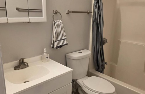 Galeville Apartamento | Marvelous 2-bedroom apartment with AC in lively Liverpool