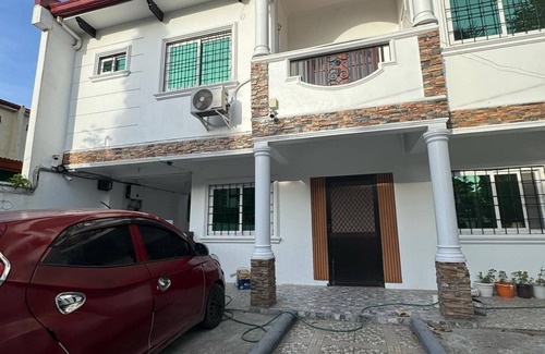 Las Pinas Casa | Marvelous 4-bedroom house with AC in Las Piñas